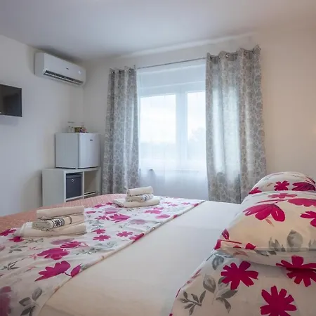 Restaurant & Nino Guest house