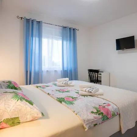 Restaurant & Nino Guest house