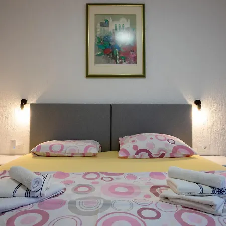 Restaurant & Nino Guest house *