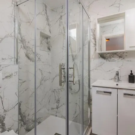 Restaurant & Nino 3*