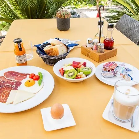 Restaurant & Nino בית הארחה 3*