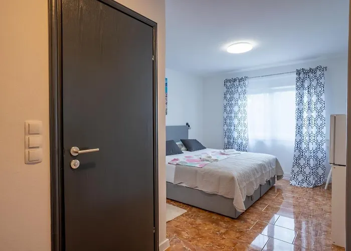 Restaurant & Nino Vendégház 3*